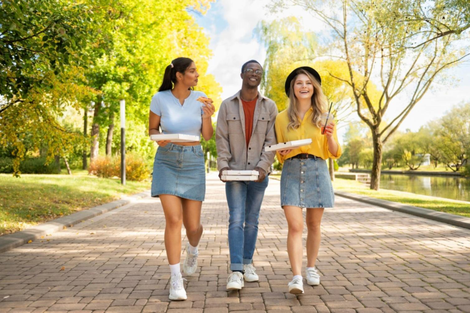 Schreibtisch mit Notizen und persönlichen Reflexionen